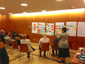 Der KGR bei der Gruppenarbeit um Ideen und Ziele für die Gemeindearbeit zusammenzutragen