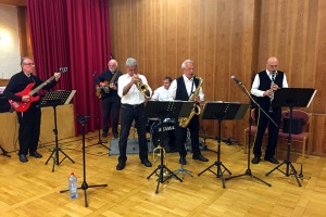 Die Jazz-Hausband Fidgety Feet der Stephanuskirche unterhielt die Gäste nach dem Konzert im Gemeindesaal