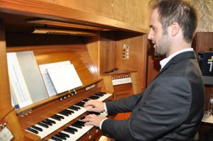 Felix Mende an der Weigle-Orgel in Stephanus