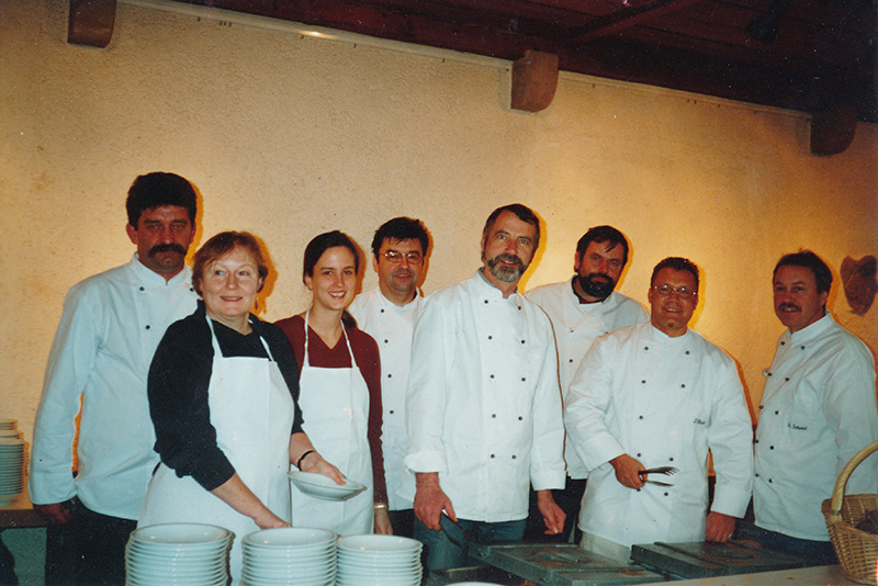 2004 kochte der Männerkochclub für 800 Gäste in der Stuttgarter Vesperkirche