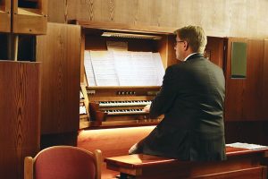 Michael Goede, Organist an der Stiepeler Dorfkirche in Bochum, spielte die 4. Orgelnacht in Stephanus