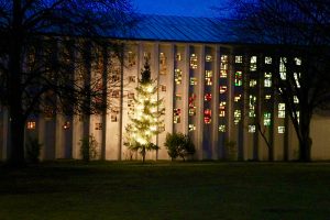 Heilig Abend vor der Stephanuskirche